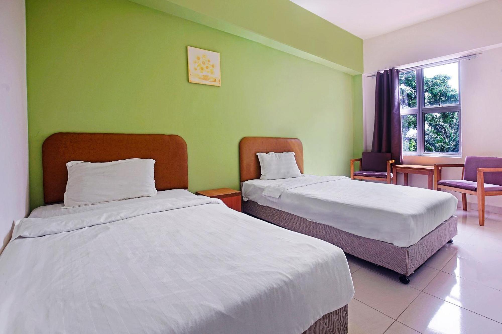Hotel Night Queen Salak Tinggi Σεπάνγκ Εξωτερικό φωτογραφία