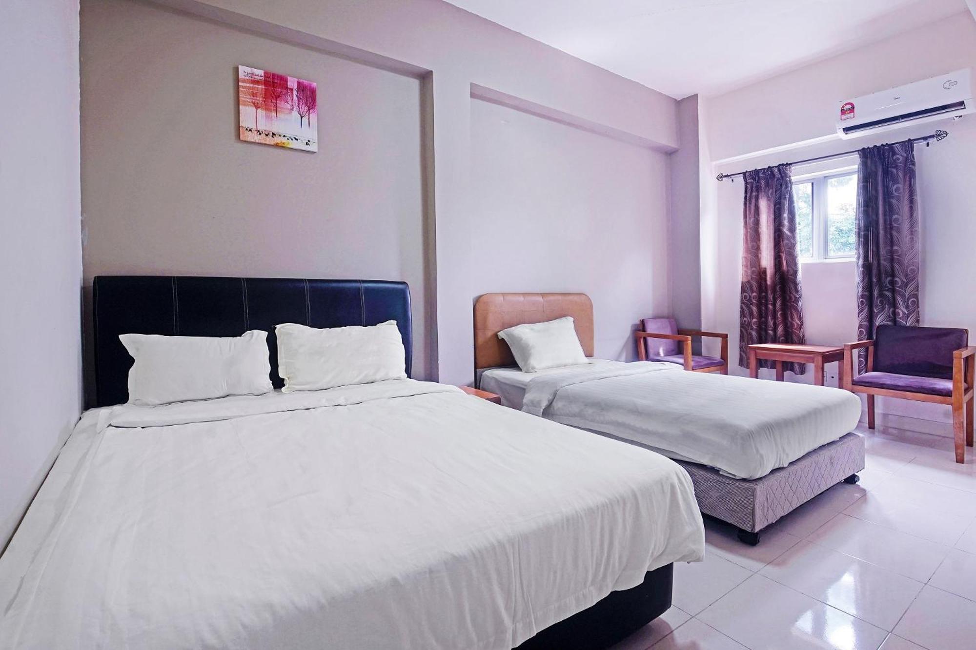 Hotel Night Queen Salak Tinggi Σεπάνγκ Εξωτερικό φωτογραφία
