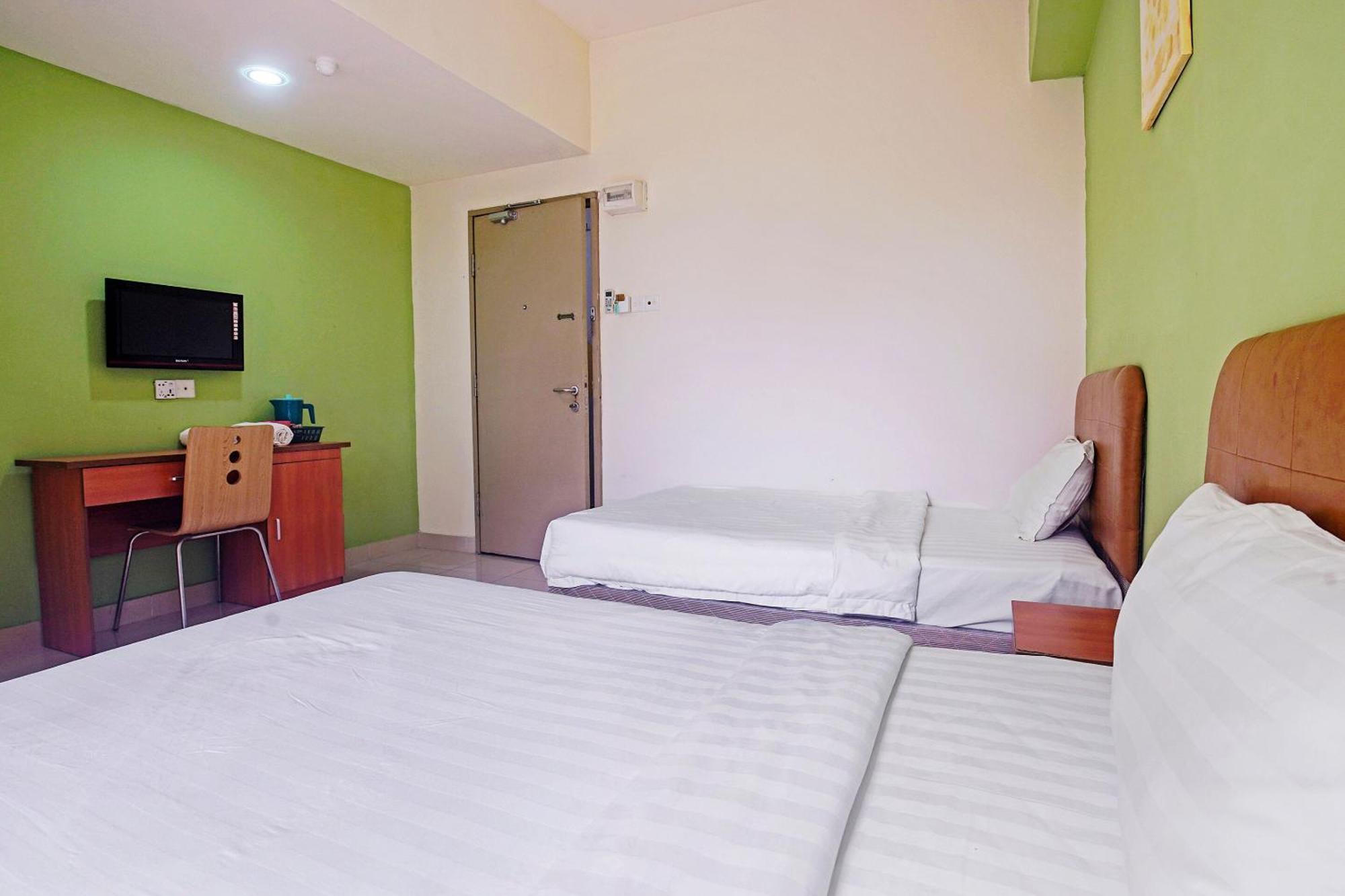Hotel Night Queen Salak Tinggi Σεπάνγκ Εξωτερικό φωτογραφία