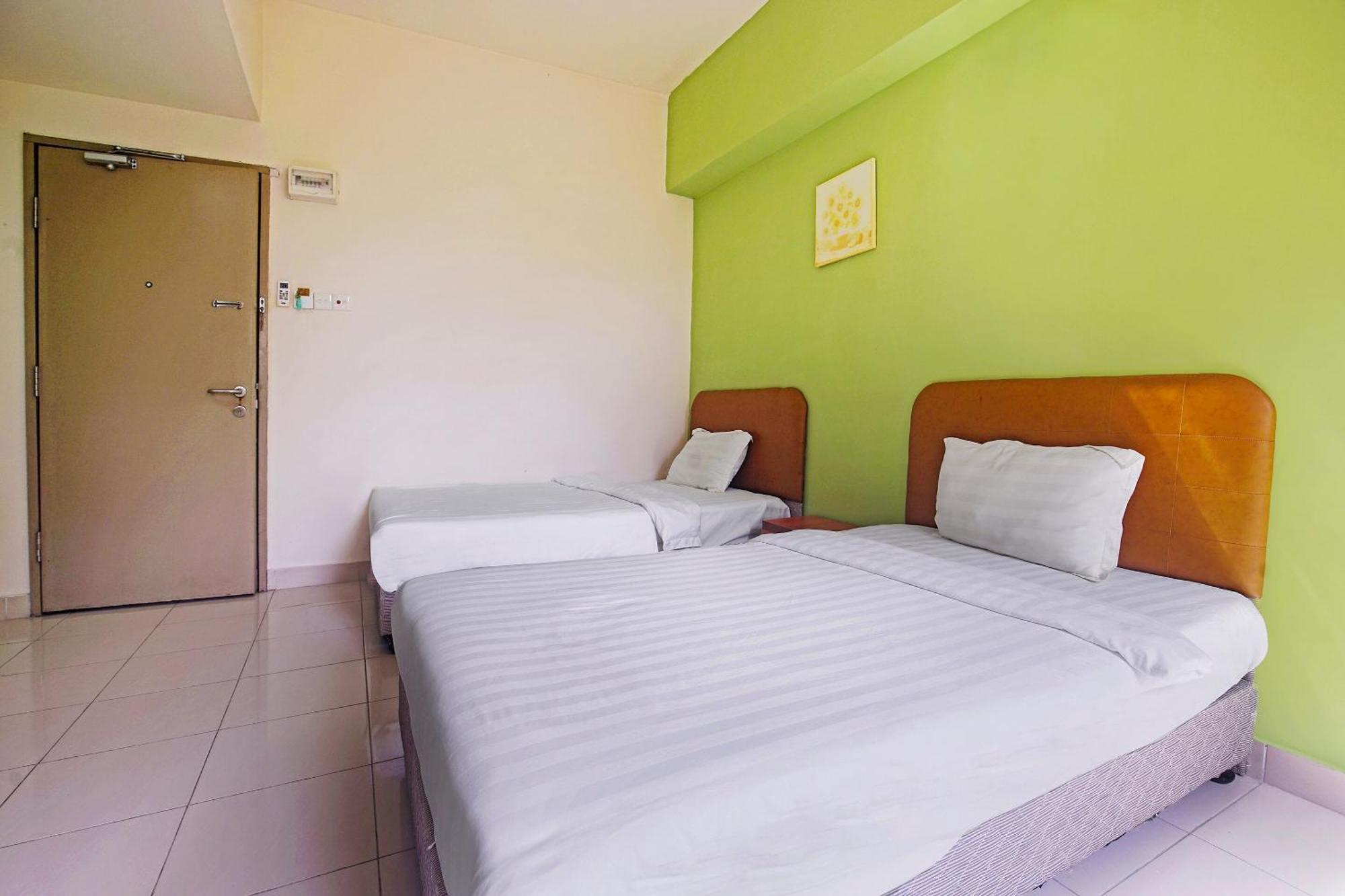 Hotel Night Queen Salak Tinggi Σεπάνγκ Εξωτερικό φωτογραφία